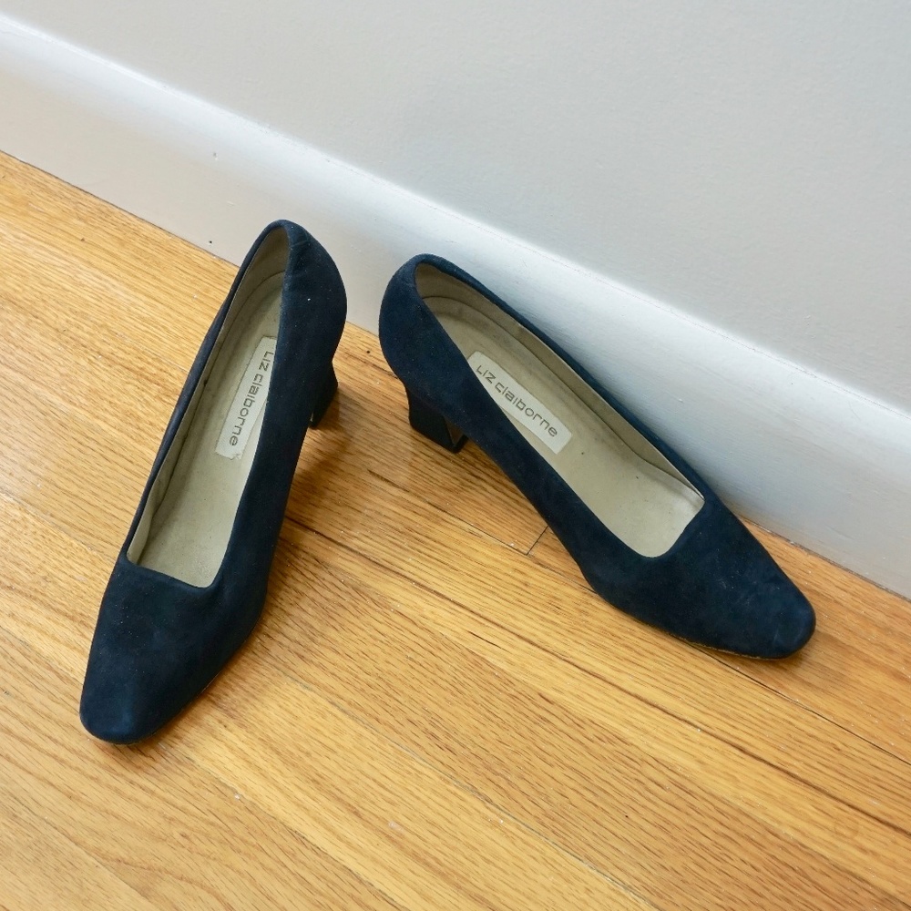 💜 VINTAGE LIZ CLAIBORNE Navy Suede Heels (6.5M) - Picture 2 of 9